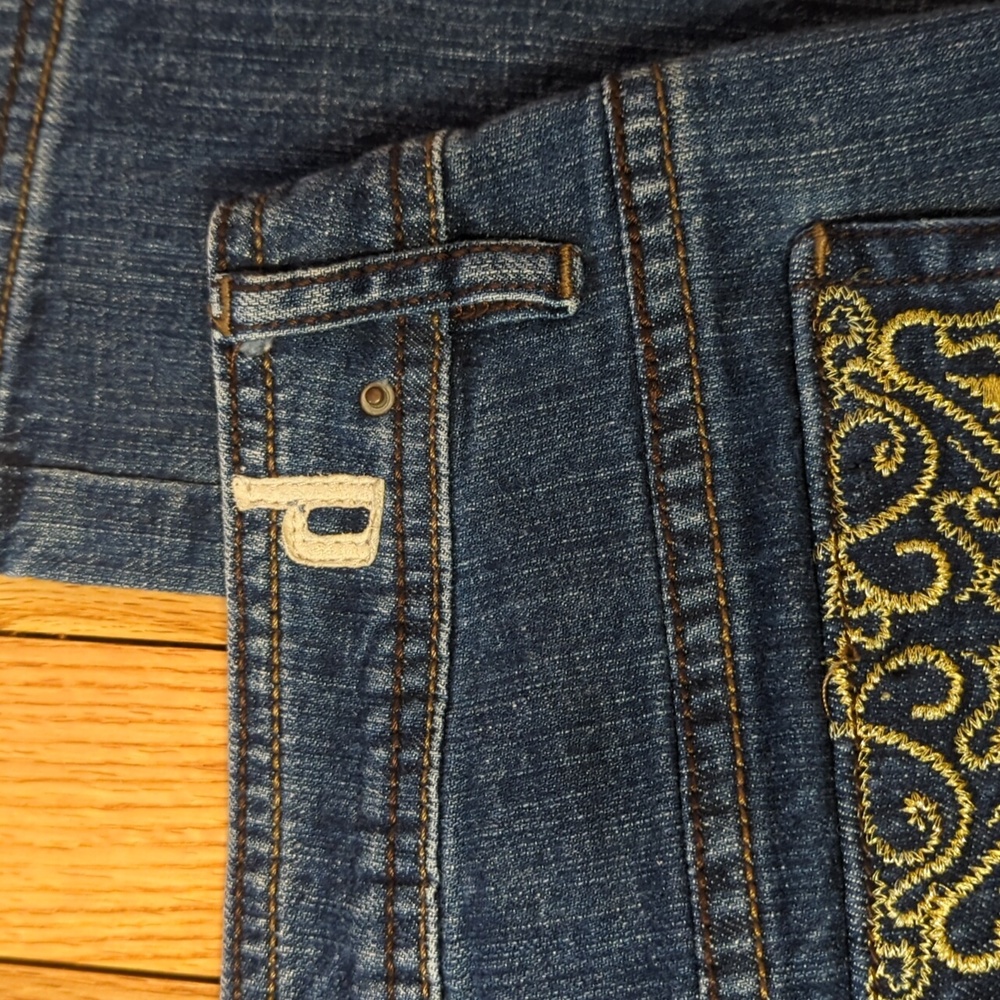 D. Jeans - Picture 5 of 6